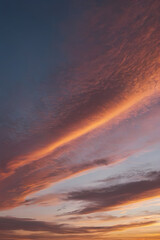 Obraz premium A sunset at the horizon with beautiful clouds