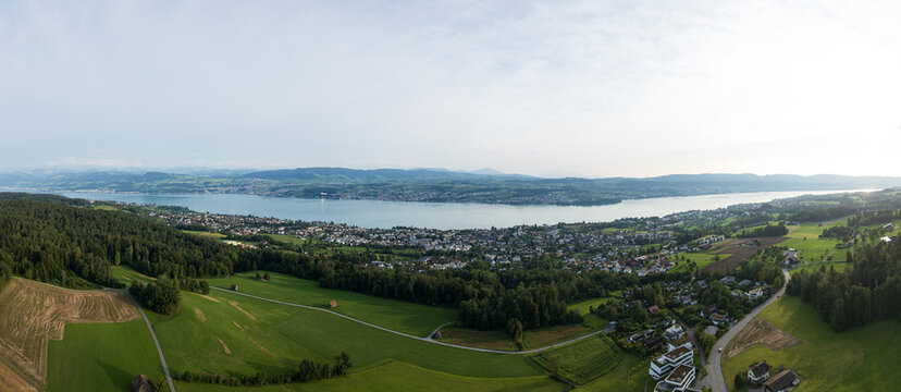 Meilen am Z&uuml;richsee und gr&uuml;ne Wiesen
