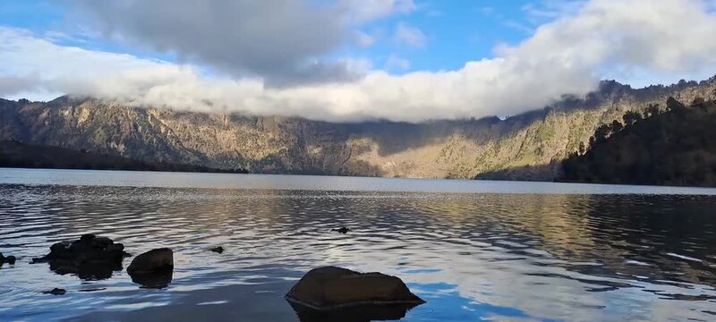 timelapse of segara anak lake at rinjani mountain lombok, indonesia.
