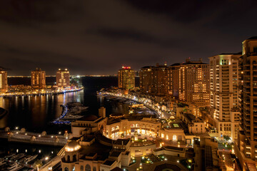 Obraz premium Doha, Qatar - August 01, 2024: Aerial view of Peral Qatar Porto Arabia