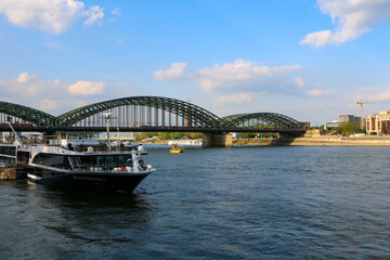 Naklejka premium city harbor bridge