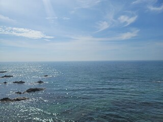 바다 하늘 섬 해안 구름 파란하늘 해안가 모래사장 바위 기암괴석