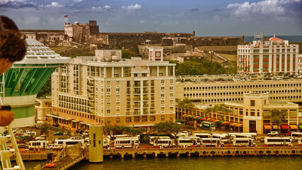 Naklejka premium Miami, Florida. Wonderful coastal colors with skyscrapers and ocean
