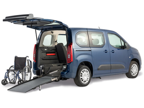 Automobile speciale per disabili.