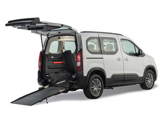 Automobile speciale per disabili.