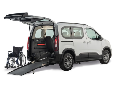 Automobile speciale per disabili.