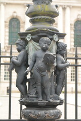 Obraz premium statue of a children in the park