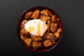 焼き鳥丼（温泉卵のせ）