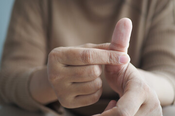  Young women hands suffering thumb finger pain, 