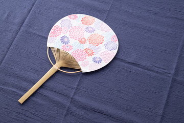 Japanese round fans.
A traditional tool for keeping cool during the hot and humid seasons in Japan.
