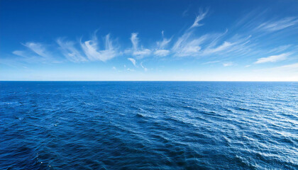Fototapeta premium 広い海。大海原。水平線と青空。The vast sea. The ocean. The horizon and the blue sky.