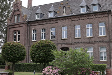 Fototapeta premium Ein Blick auf die historische Altstadt von Wachtendonk am Niederrhein in Nordrhein-Westfalen