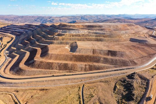 I open pit mine leaching pad