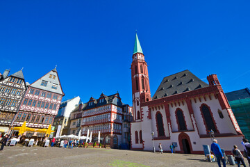 Obraz premium Romerberg Square un Frankfurt with timberframed houses in Frankfurt city, Germany.