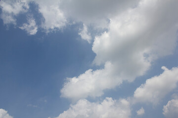Fototapeta premium Blue sky with puffy clouds