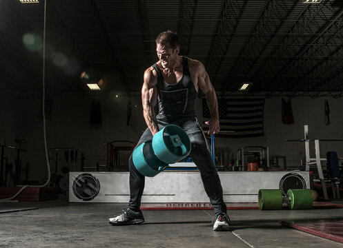 One armed bent row with man