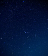 星空：美しい銀河と輝く星々の夜空