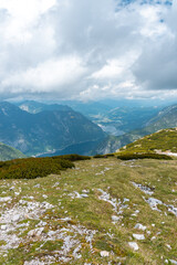 Hallstätter See und Bergpanorama vom Dachstein Krippenstein in Hallstatt im Sommer Salzkammergut