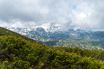 Bergpanorama vom Dachstein Krippenstein am Hallstätter See, Obertraun im Sommer Salzkammergut