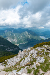Hallstätter See und Bergpanorama vom Dachstein Krippenstein in Hallstatt im Sommer Salzkammergut