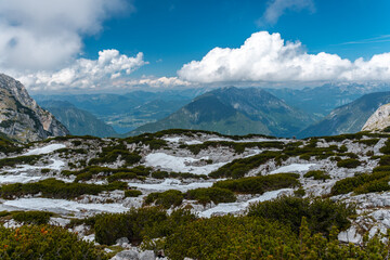 Bergpanorama vom Dachstein Krippenstein am Hallstätter See, Obertraun im Sommer Salzkammergut