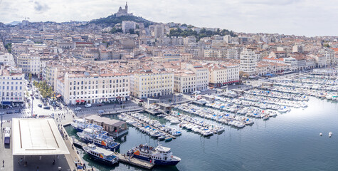 vieux port de Marseille vu du ciel de la grande roue