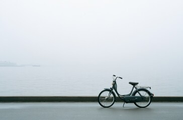 Fototapeta premium bike by the sea