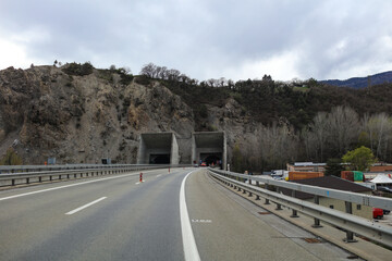 Double entrée de tunnels en travaux