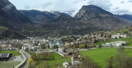 La ville de Brig depuis la route du Simplon