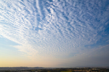 Céu azul com nuvens