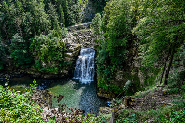 Les Brenets, le lac des Brenets, le Saut-du-Doubs, Wasserfall, Felsen, Felswände, Doubs, Fluss, Le...