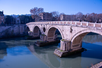 Obraz premium Ponte Sisto, a historical bridge on the river Tiber in Rome