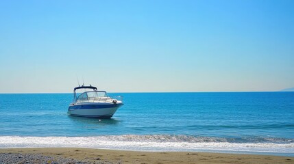 Obraz premium A peaceful cabin cruiser on Estepona Beach, with the sea stretching out to the horizon