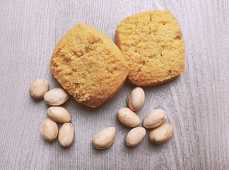 heart shaped cookies with pistachios 