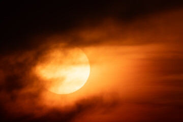 Sonnenuntergang hintern den Wolken