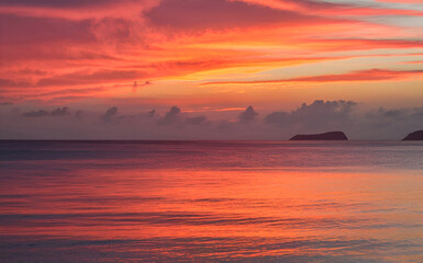 Naklejka premium sunset with sea background 