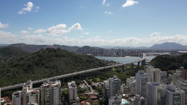 Imagem a&eacute;rea da cidade de Vila Velha, cena da praia da costa, vista do convento da penha, subida da 3&ordf; ponte e praia de itaparica.
