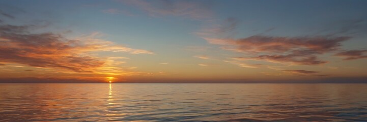 Obraz premium Sea landscape view in sunset, beautiful dawn in horizon, cloudy sky