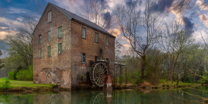 The Old Brick Mill in Lindale, Georgia, USA, is a rare surviving brick antebellum grist mill that was built around the 1830s. Its also known as Jones Mill, Hoss Mill, Silver Creek Mill, and Folly Mill