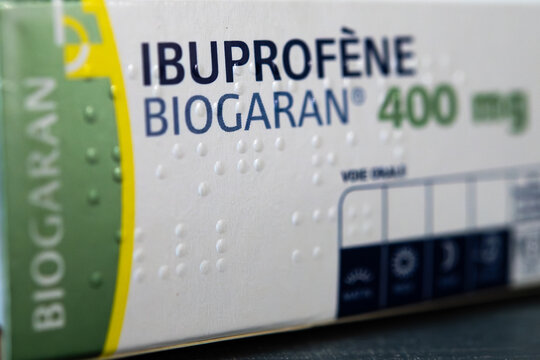 une boite de medicament generique ibuprofene des laboratoire biogaran