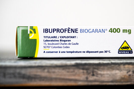 une boite de medicament generique ibuprofene des laboratoire biogaran