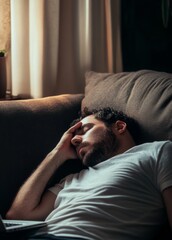 Obraz premium Modern Fatigue: A Weary Man Sleeps on His Laptop, Emblematic of the Exhaustion and Stress in Contemporary Work Life
