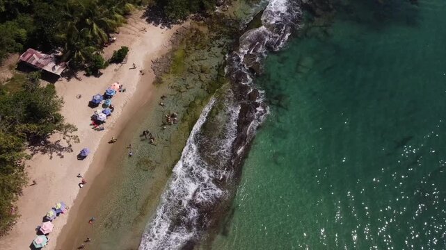 Las playas de Venezuela desde un dron. Chuspa en la Guaira.