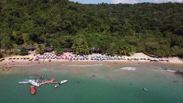 Drone en Playa Caribe en La Guaira, Chuspa, Costas de Venezuela.