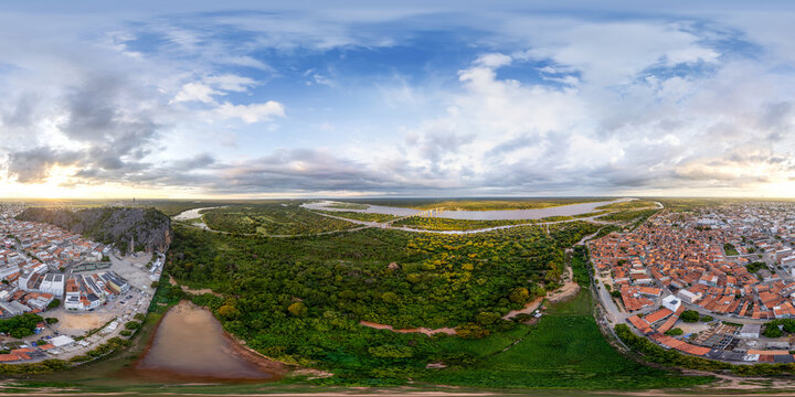 Imagem panor&acirc;mica em 360 graus da Gruta localizada na cidade de Bom Jesus da Lapa, situada no estado da Bahia, Brasil