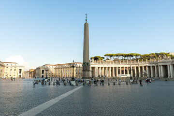 Obraz premium The Architectural Sceneries of The Saint Peter’s Square (Piazza San Pietro) in Vatican City, Rome, Italy.