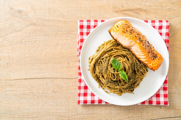pesto spaghetti pasta with grilled salmon
