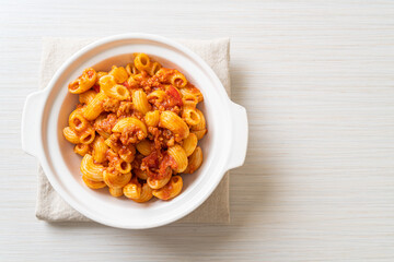macaroni with tomatoes sauce and mince pork