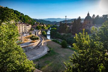 Cosenza - Callejón del centro histórico - Pueblo medieval italiano