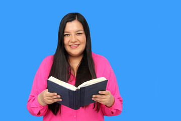 40 year old Latina woman reads a book as study and entertainment to relax and enjoy her free time on vacation weekend